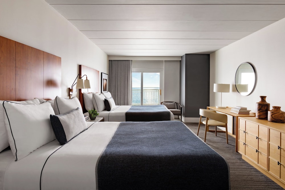 NARRAGANSETT, 2 QUEEN BEDS, WATER VIEW, BALCONY