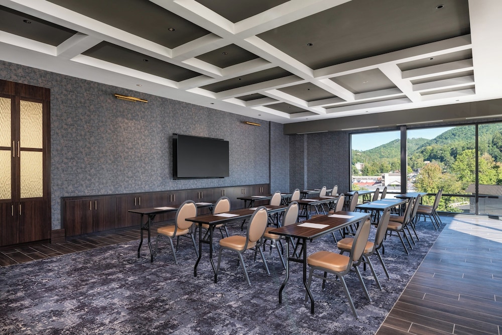 Hotel Indigo Gatlinburg Downtown by IHG 38/50