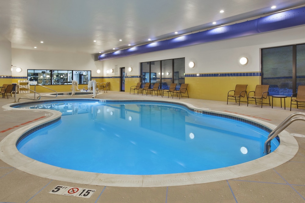 Holiday Inn Express Suites Washington Meadow Lands 42/70