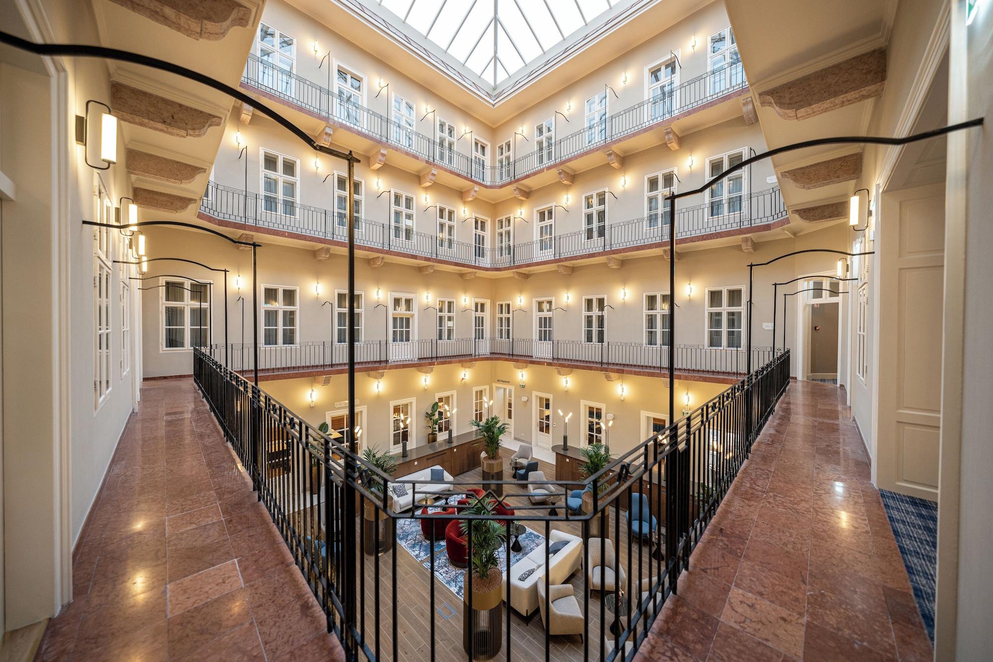 Basiliq Hotel 3/50