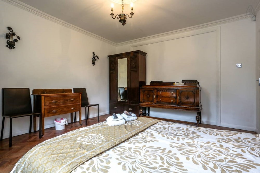 OYO Guest House Ellipse 6/60