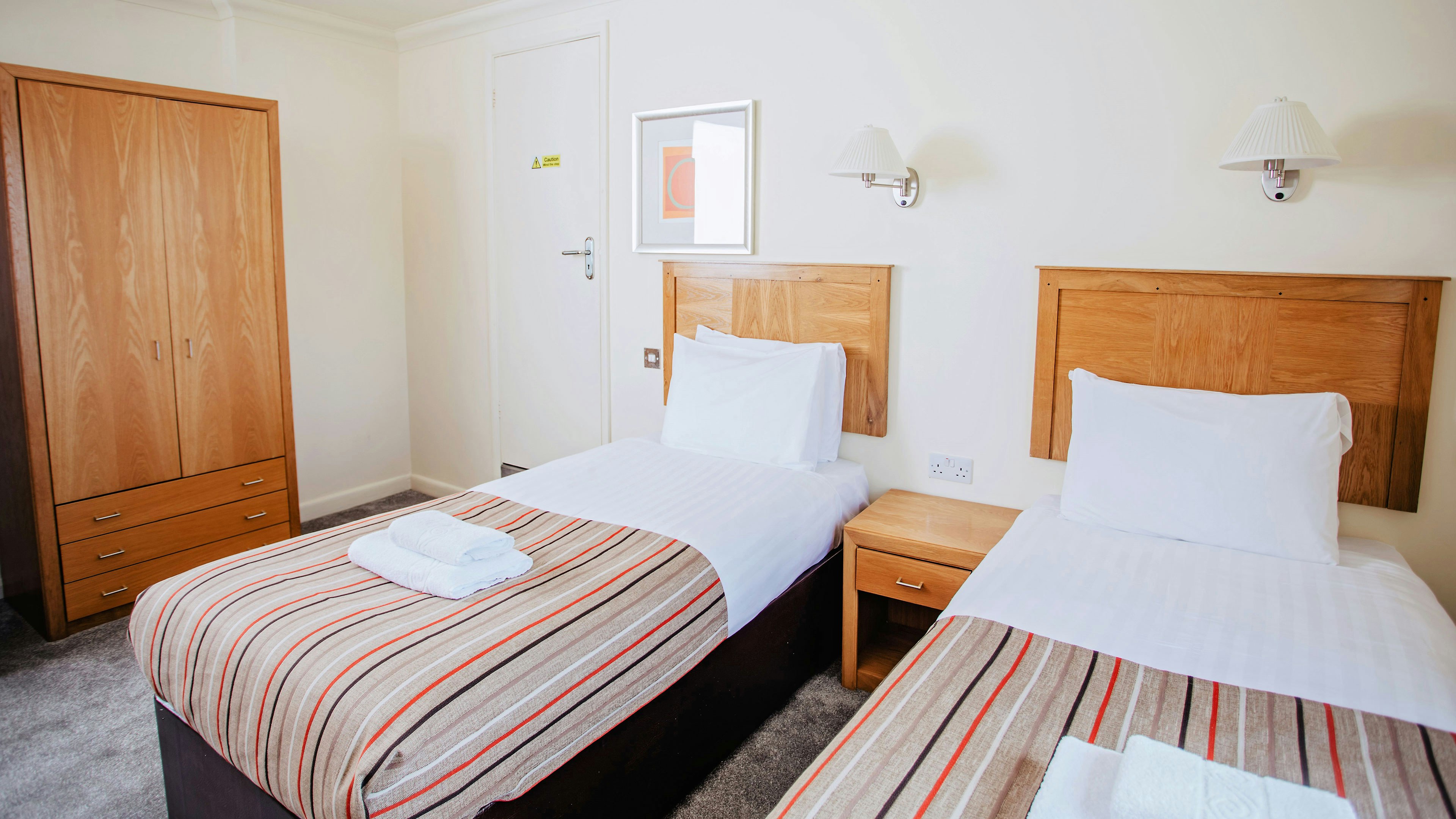 Kilbirnie Hotel 12/33