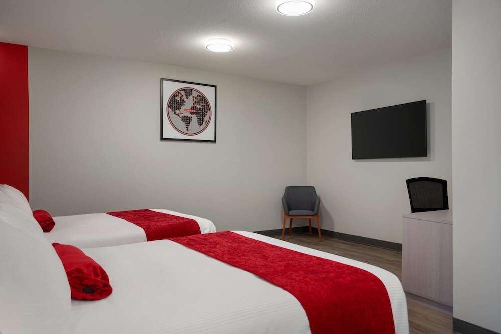 Ramada by Wyndham West Edmonton Hotel & Suites 19/45