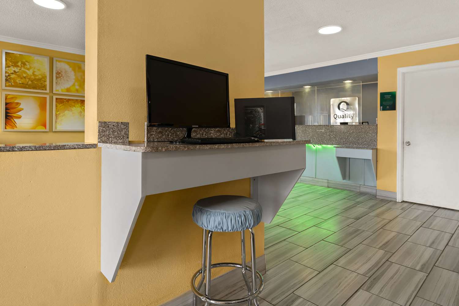 Quality Inn & Suites Dublin 21/25
