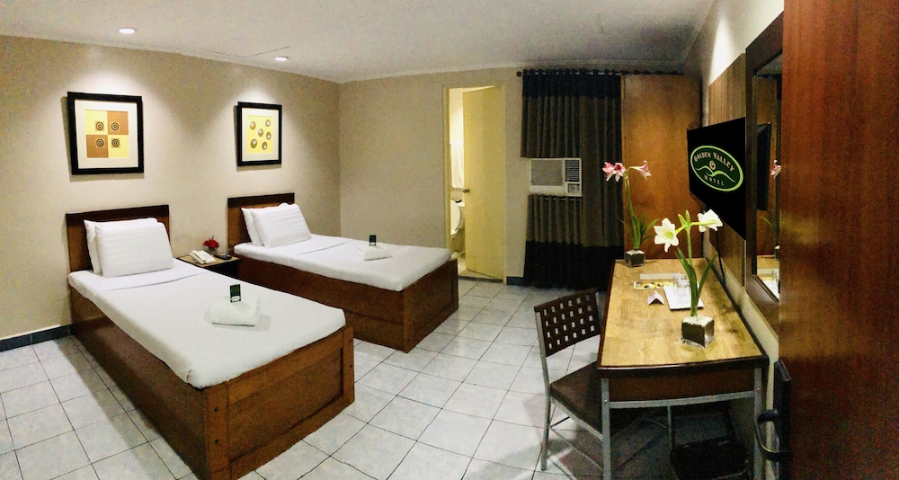 Golden Valley Hotel 52/67