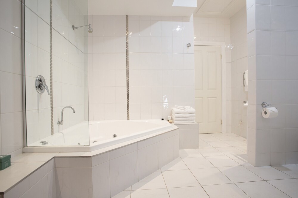 1 Bedroom, Adelaide, Spa, Suite, Single, Queen Bed