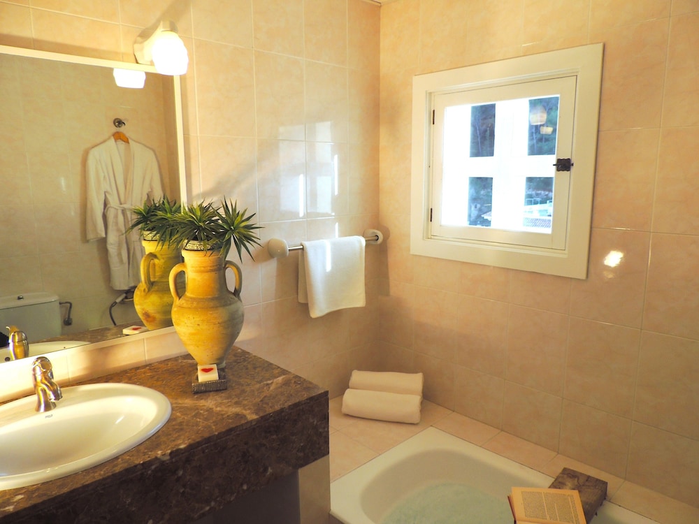 BELLA COLINA VINTAGE HOTEL 1953 30/30
