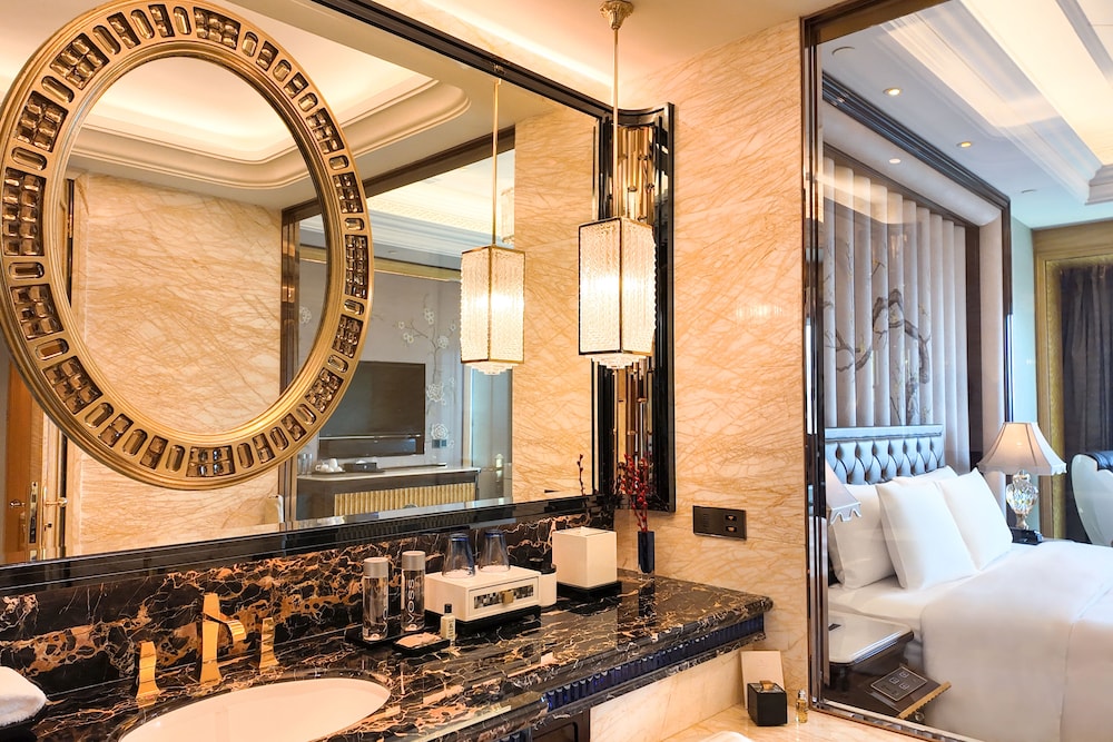 Wanda Reign Wuhan 65/67