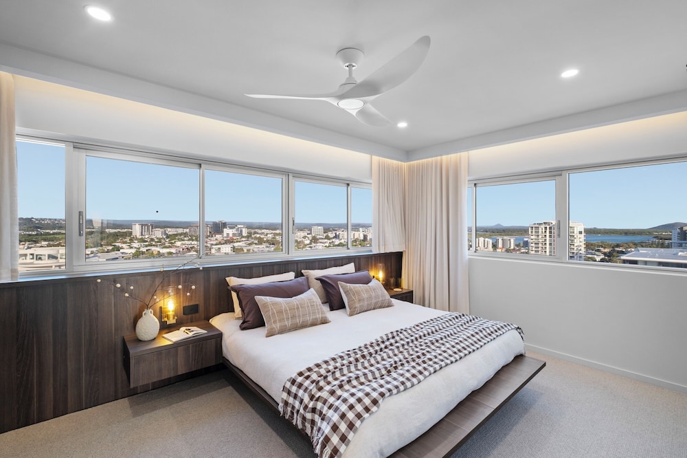 ELOUERA TOWER BEACHFRONT APARTMENTS 25/69