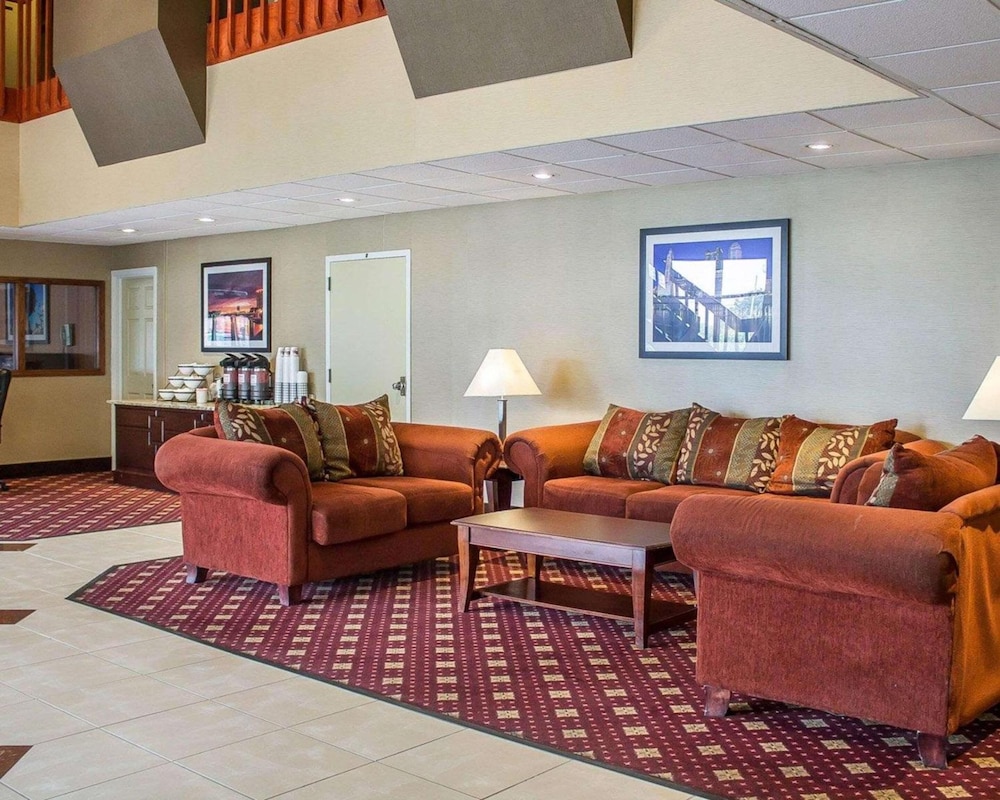Howard Johnson by Wyndham Columbus State Fairgrounds I-71 27/44