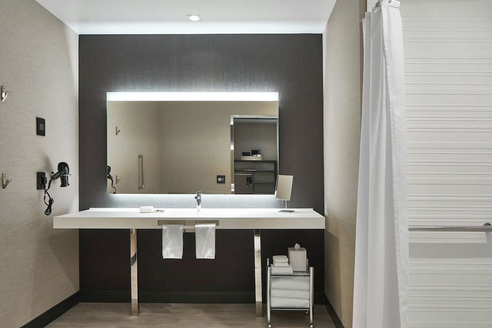 غرفة قياسية بسرير كينج لذوي الإعاقة، Ac Hotel By Marriott Sacramento 4/5