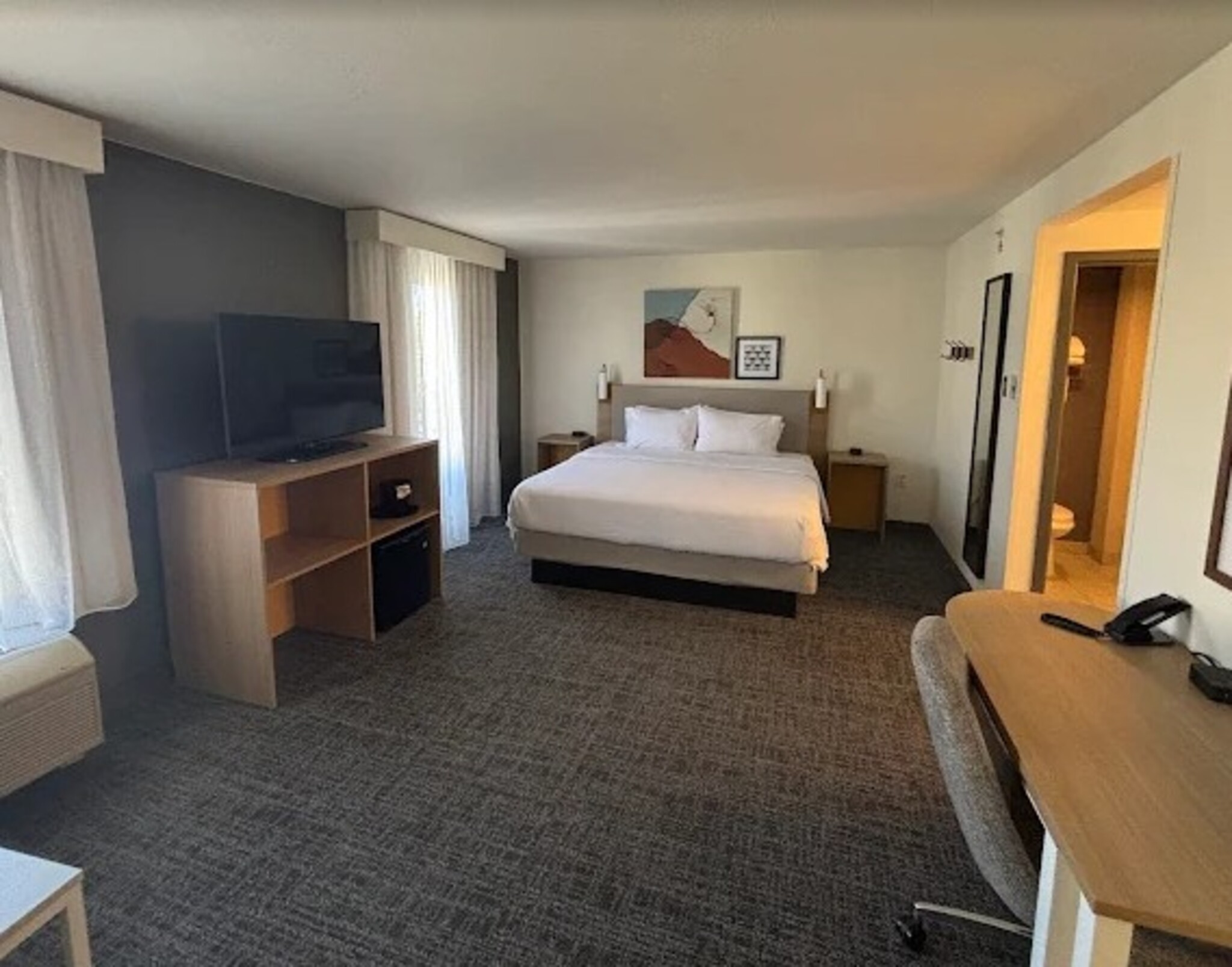 Studio, King Bed, Accessible