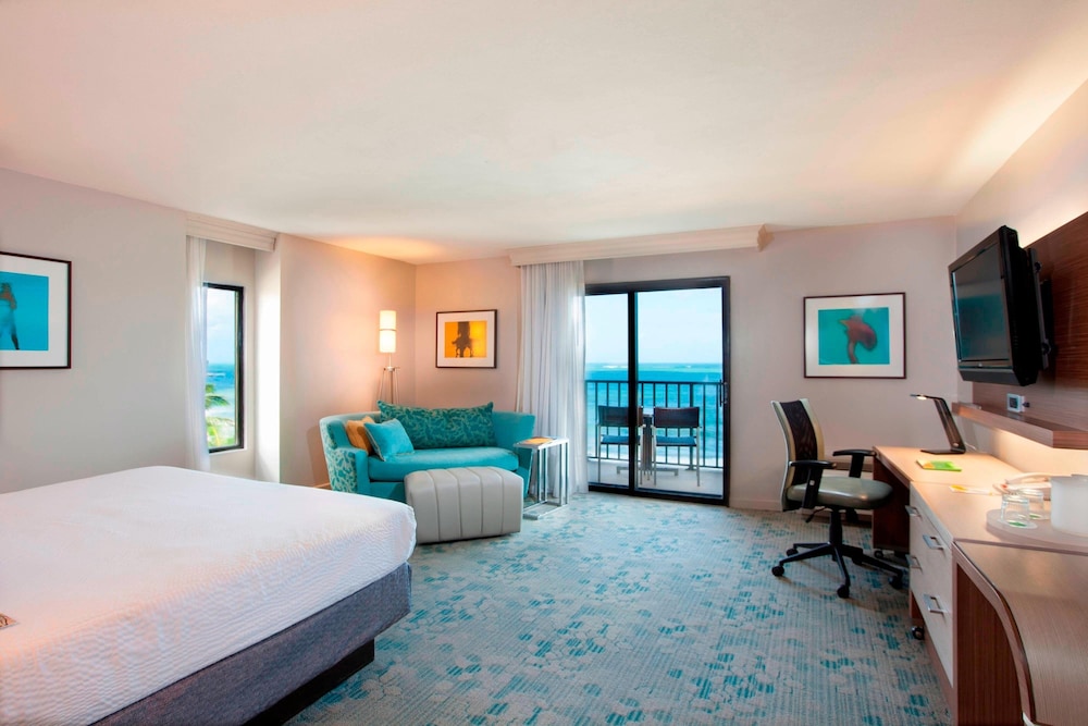 Courtyard Isla Verde Beach Resort 29/54