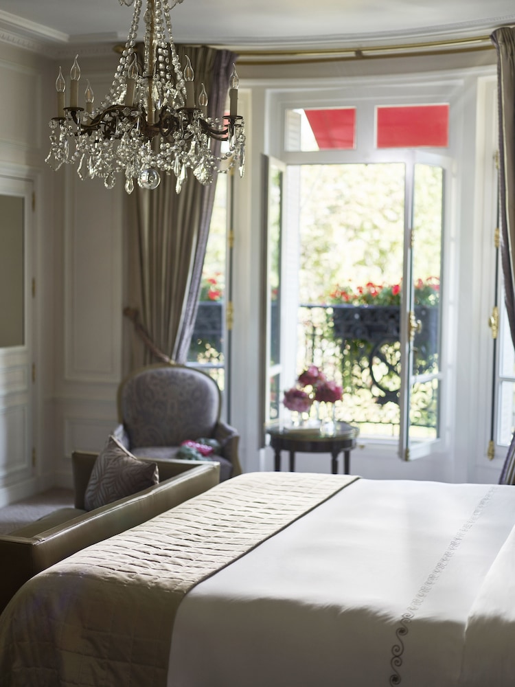 Hotel Plaza Athenee 45/79