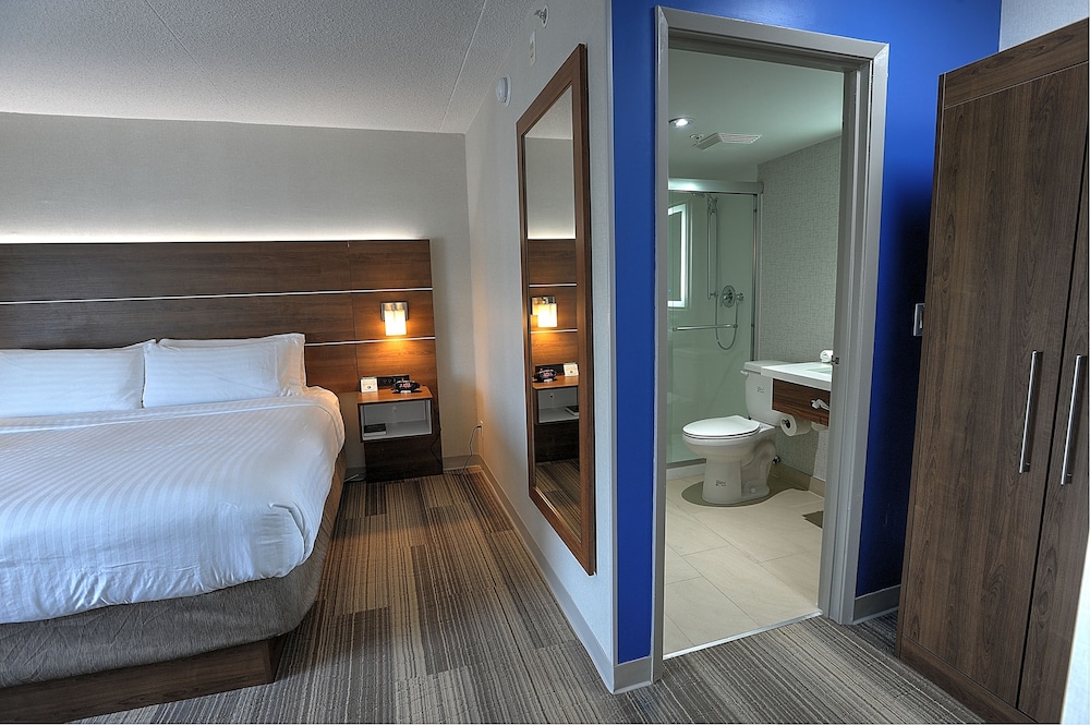 Holiday Inn Express Suites Toronto Airport West 19/55