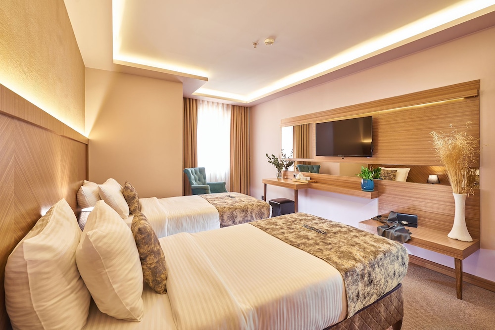 Atro Hotel 11/44