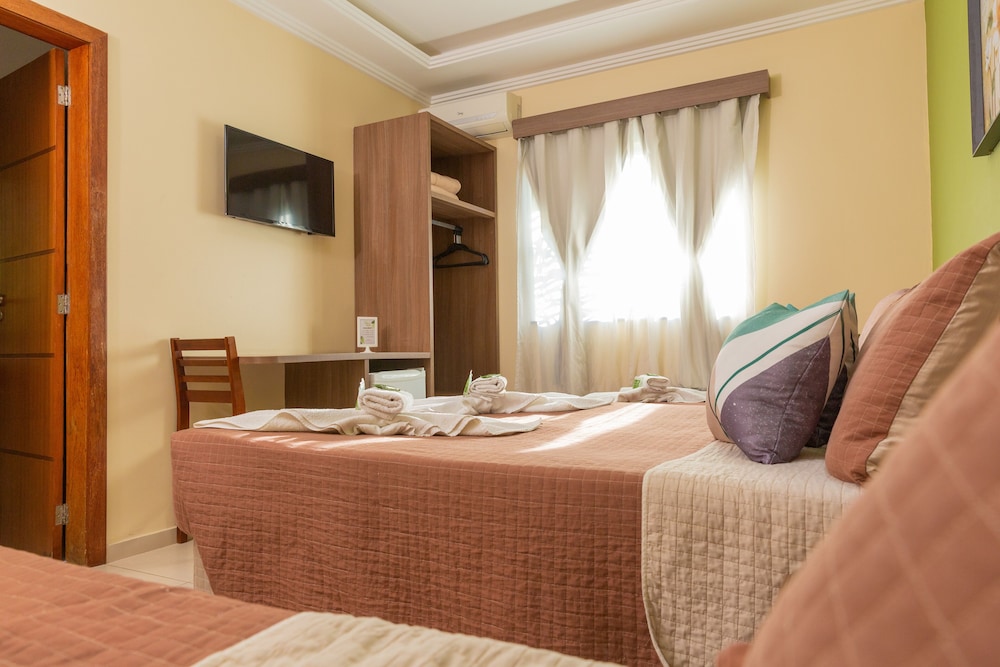 ROOM, QUADRUPLE