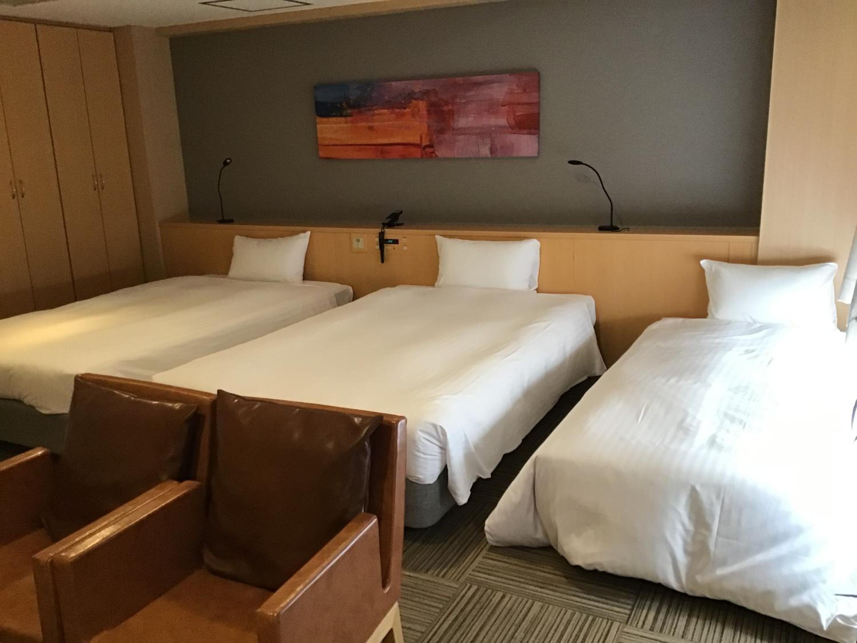 SUPERIOR, TWIN BEDS, SOFA