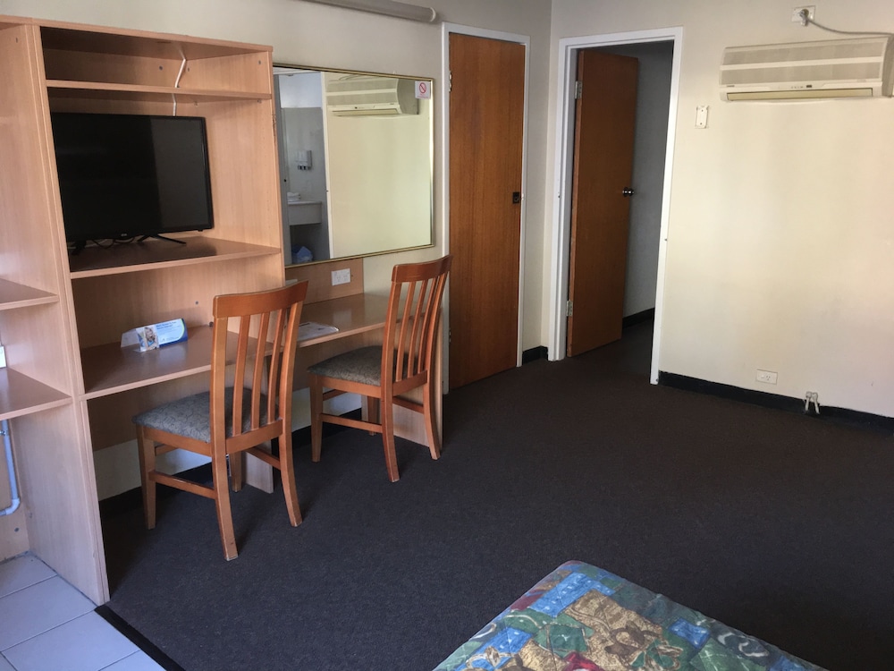 RED CEDARS MOTEL CANBERRA 29/42