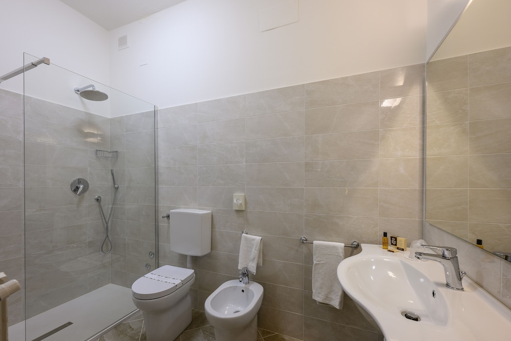 Albergo Reggio 57/63