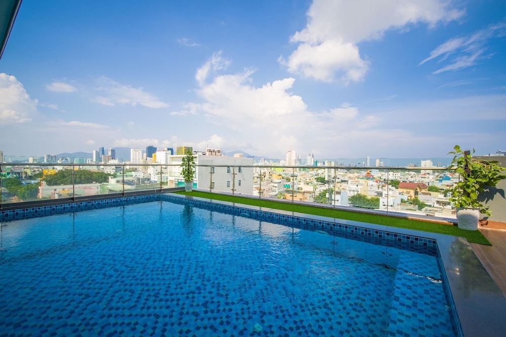 Quoc Cuong Center Hotel 45/49