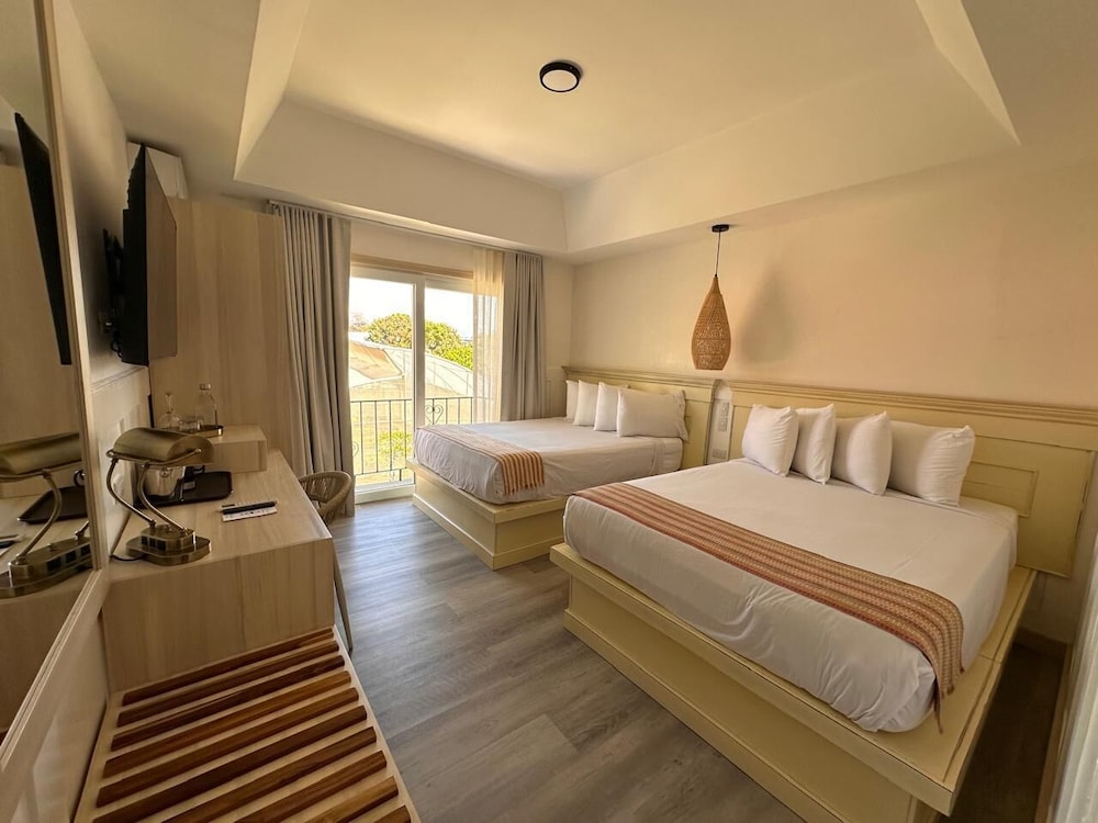 La Riviera Hotel Bed And Breakfast 12/50