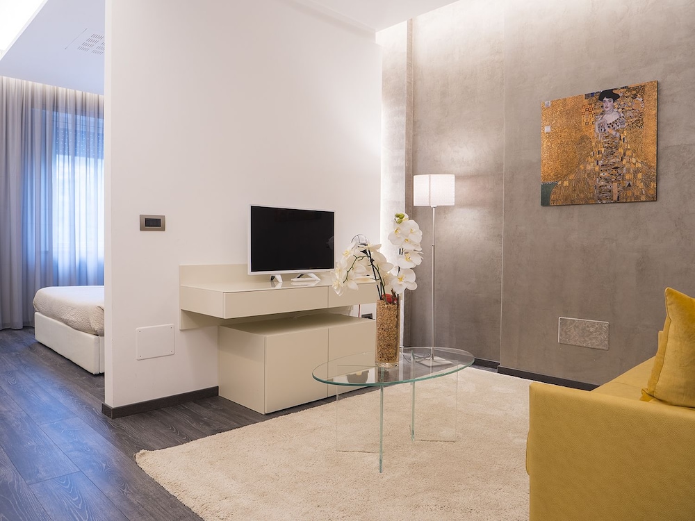 The Regent Boutique Hotel & Spa 60/67