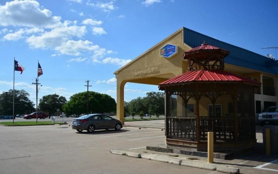 Hotel O Executive Inn & Suites Cuero Hwy 87 24/31