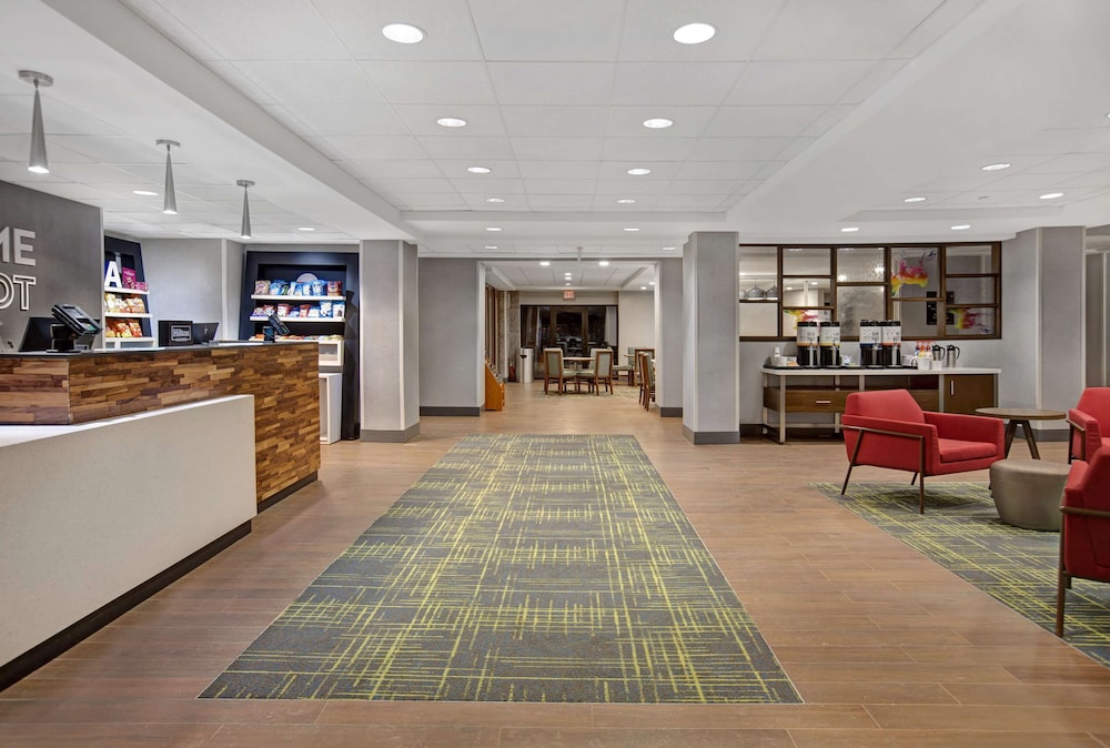 Hampton Inn Westfield 2/45