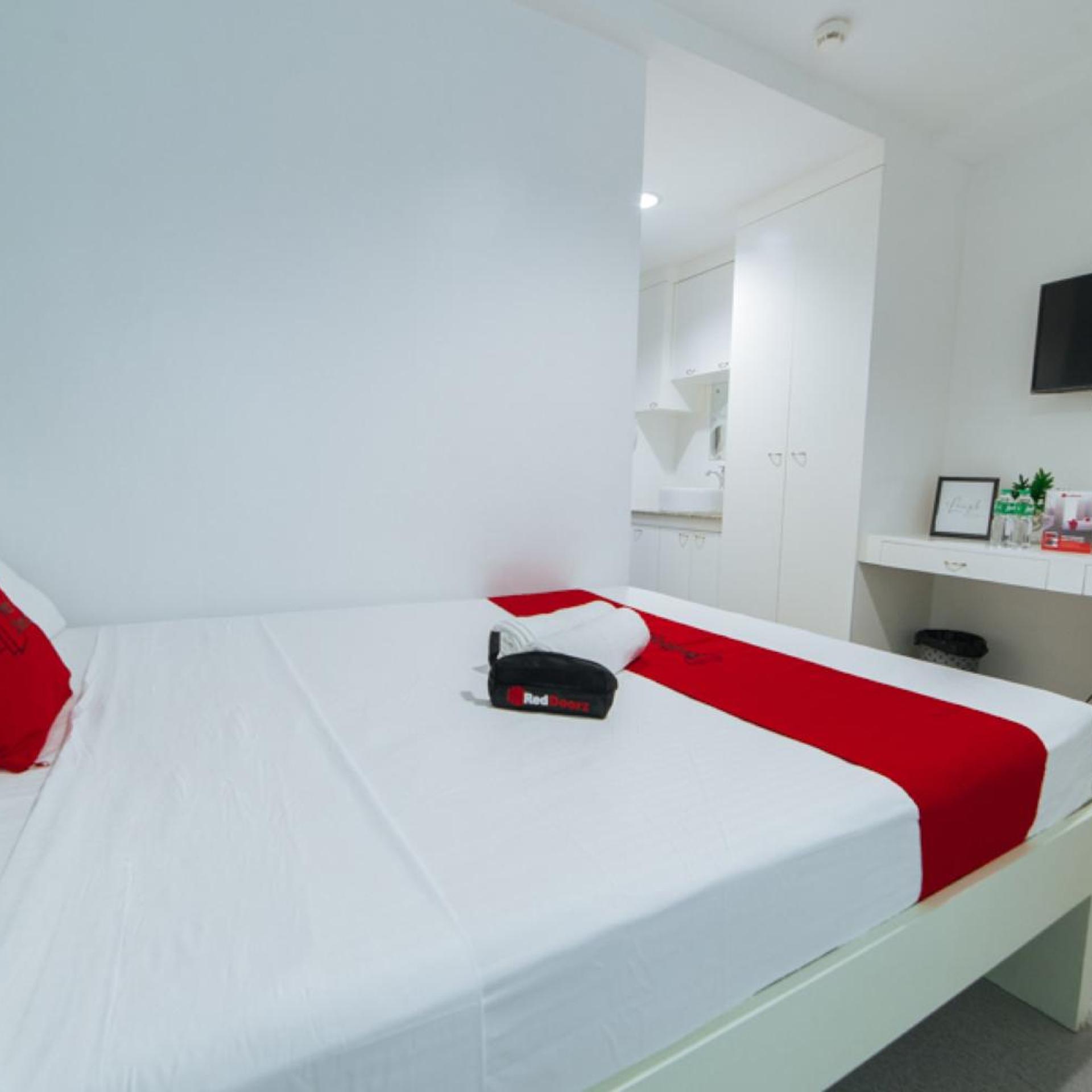 Reddoorz Plus Roxas St. Davao 24/49