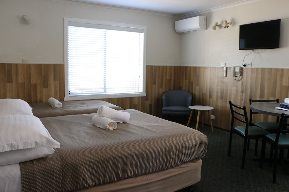 HOBART TOWER MOTEL 20/43