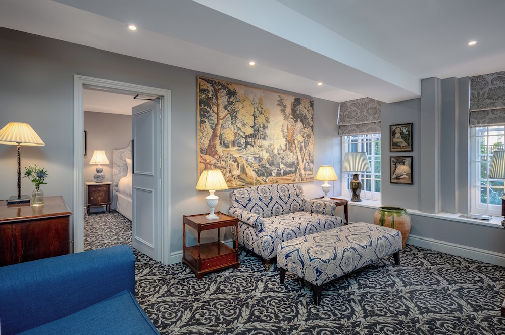 No 30 Knightsbridge 37/53