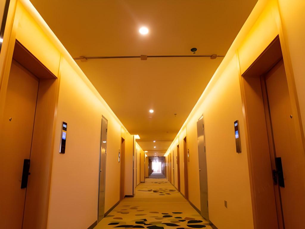 GreenTree Inn Pingliang Jinding Times Square 21/23