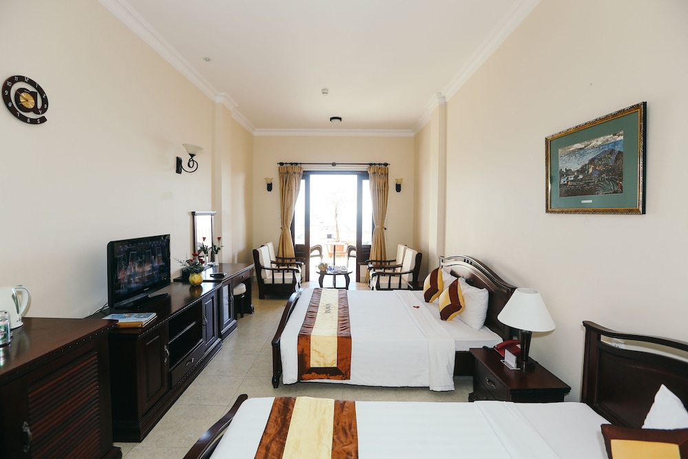 Beachfront Hotel 35/57