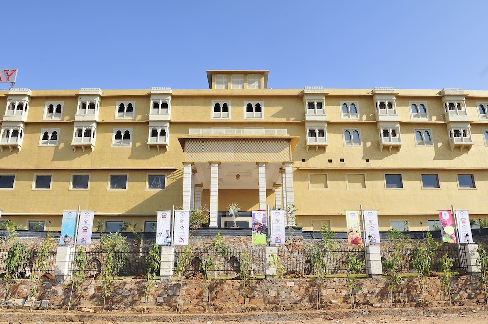 Cambay Resort 2/40