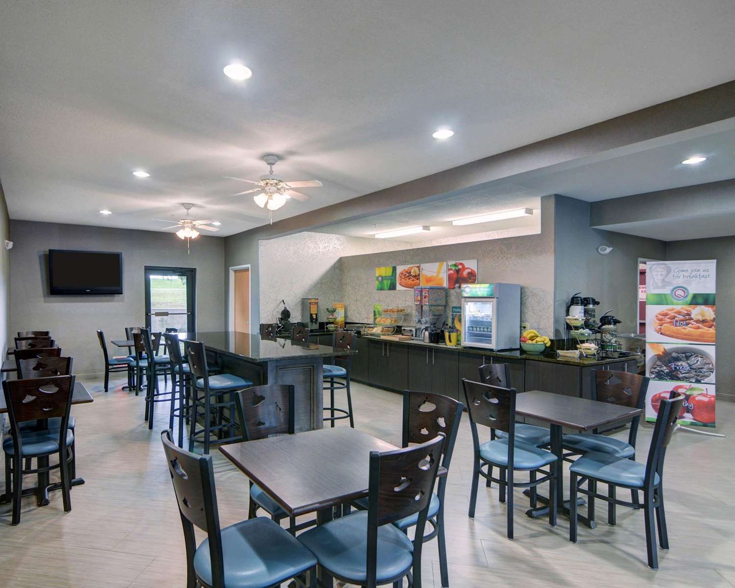 Quality Inn & Suites Grand Prairie 17/27