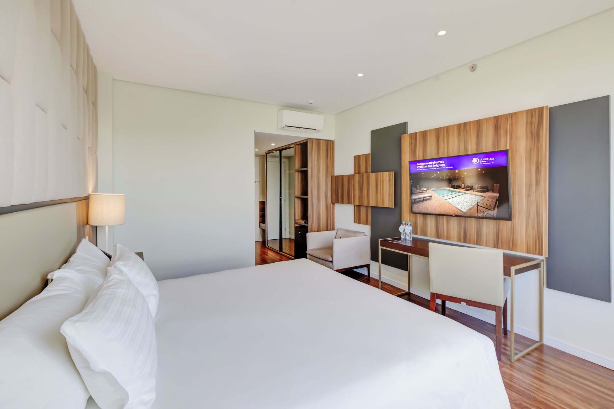 SUPERIOR, KING BED