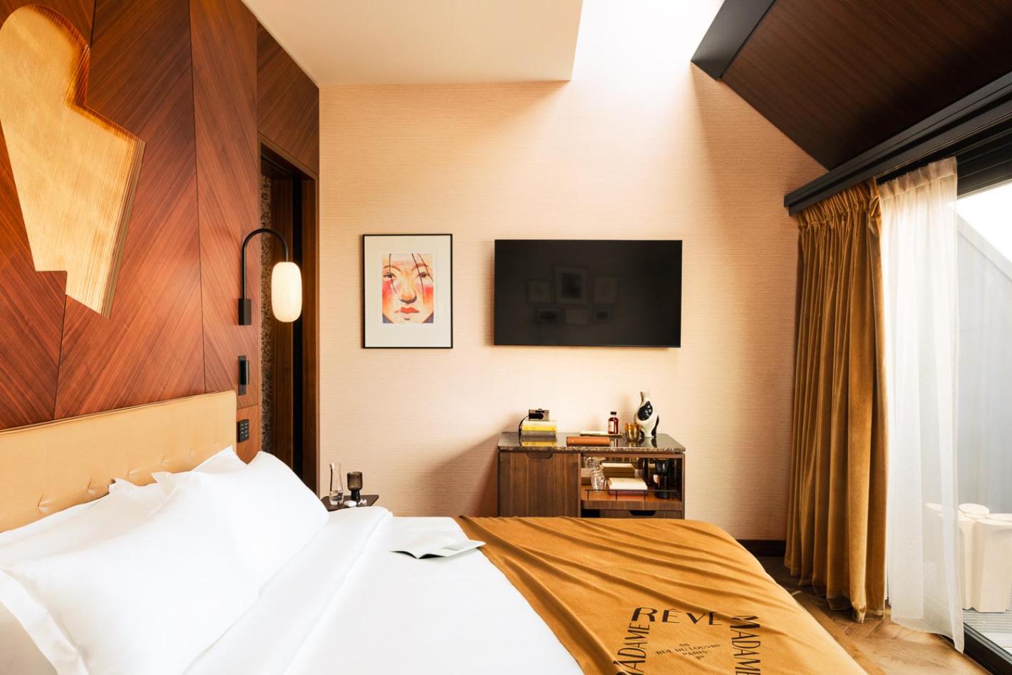 غرفة ديلوكس بسرير كينج بشرفة، Hotel Madame Reve 2/3