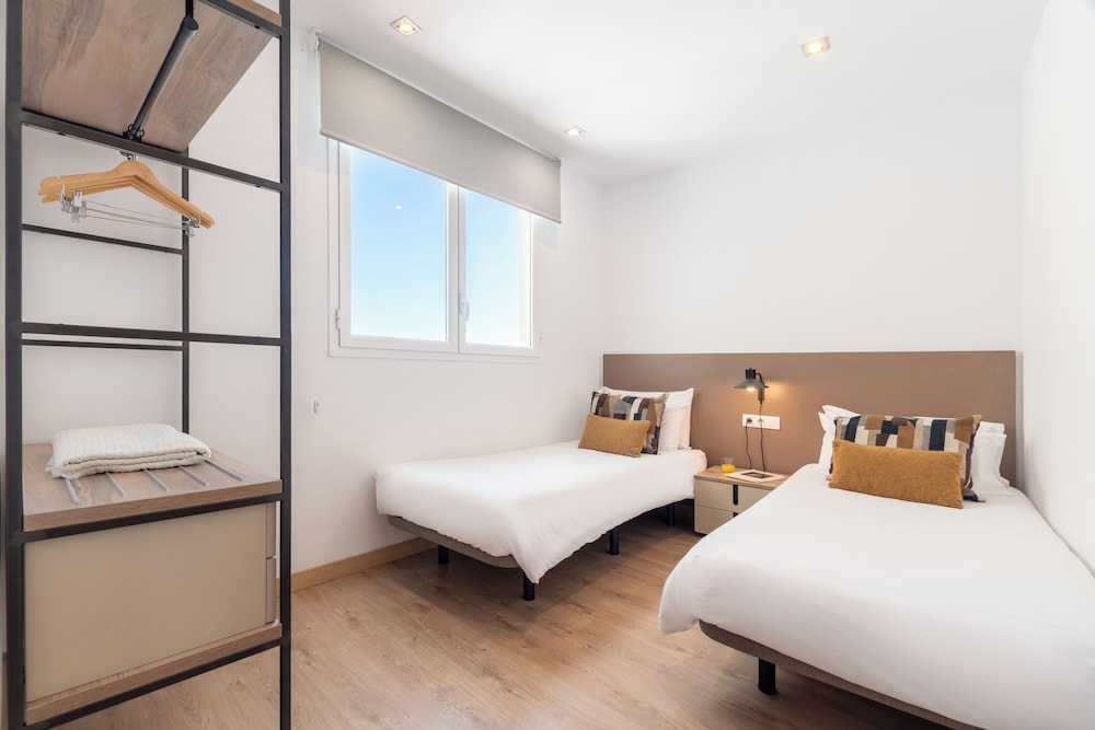 3 BEDROOMS, PENTHOUSE, CITY VIEW