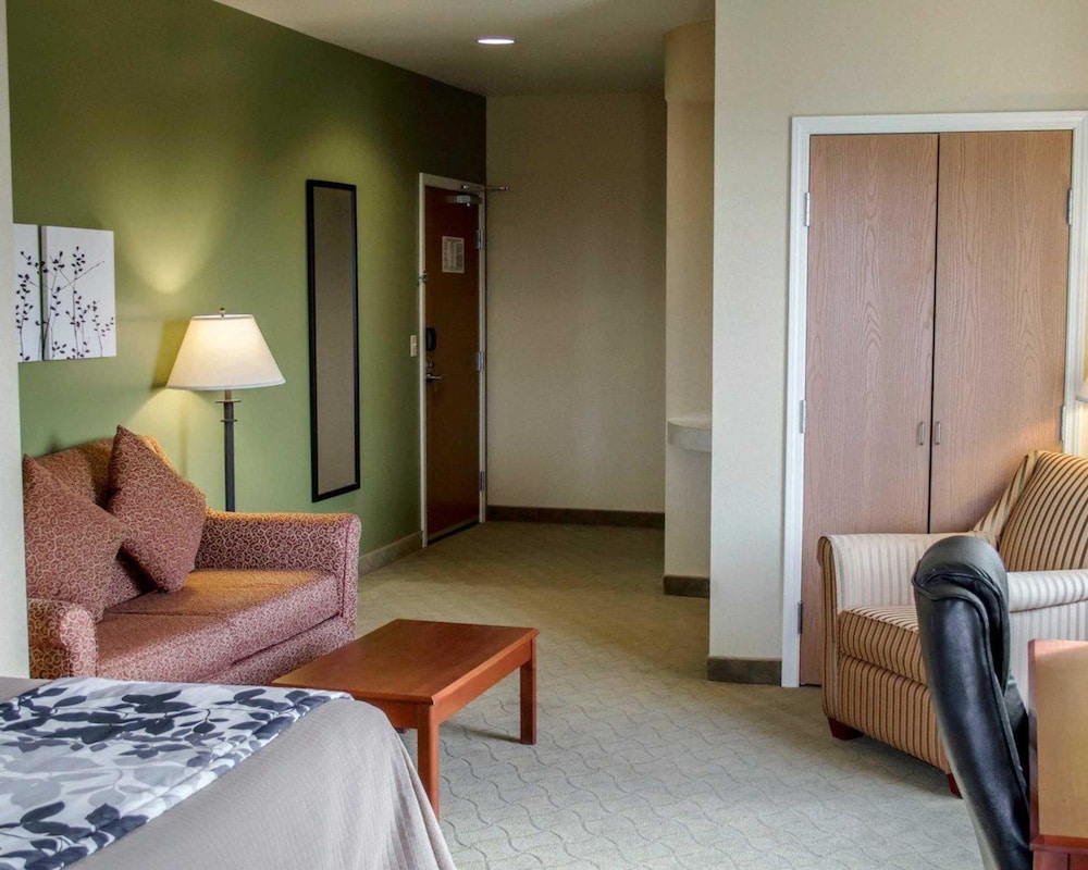 Sleep Inn and Suites Redmond, OR 20/34