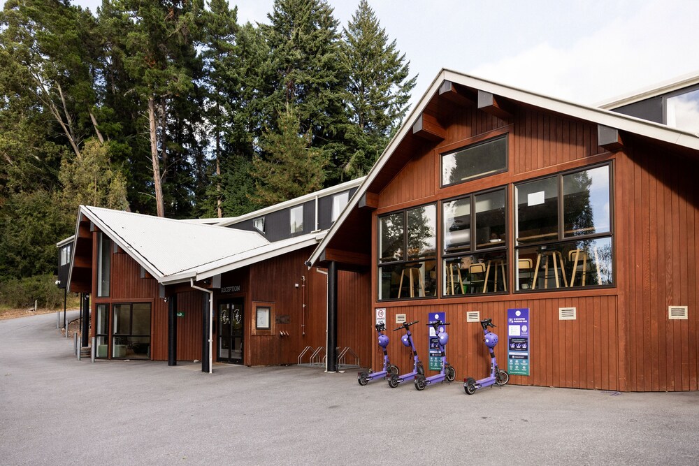 Haka House Queenstown Lakefront 1/50