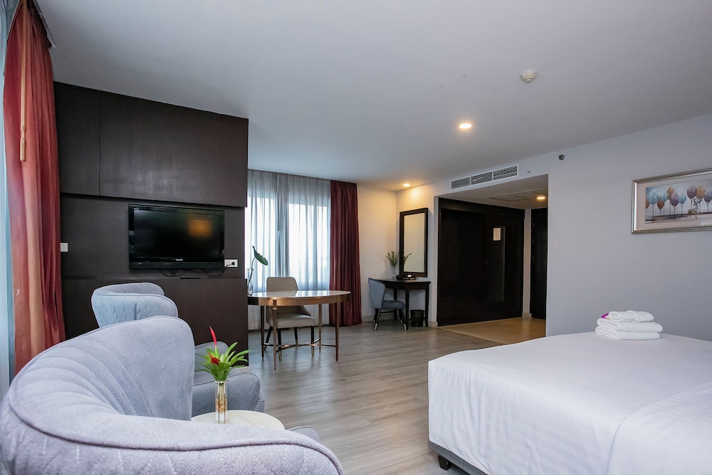 Empress Pattaya Hotel 12/50