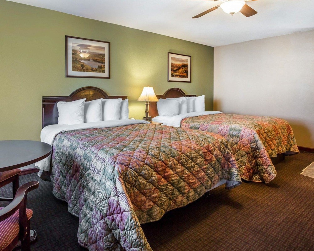 Quality Inn Suites Cameron Park 18/31