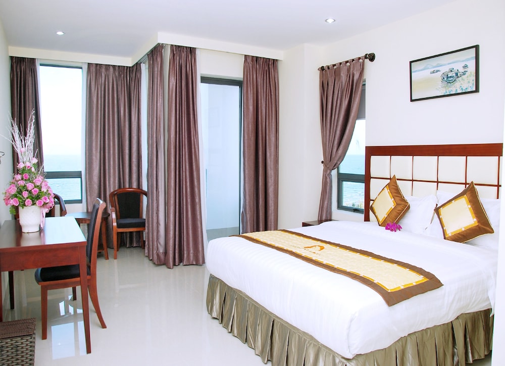 Sea Front Hotel 13/70