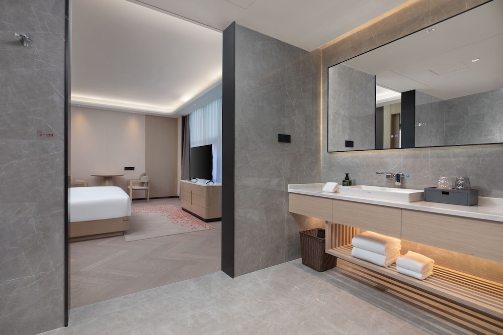 Ramada by Wyndham Honghe Kaiyuan 51/52