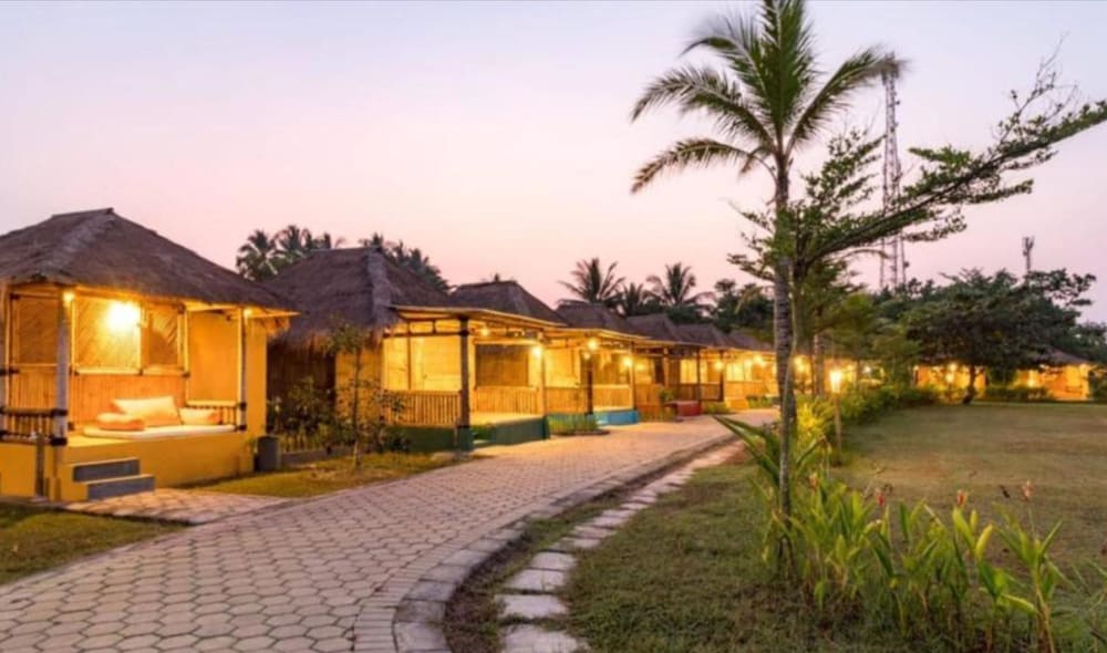 Avery Coconut Island Hotel and Beach Resort 44/47