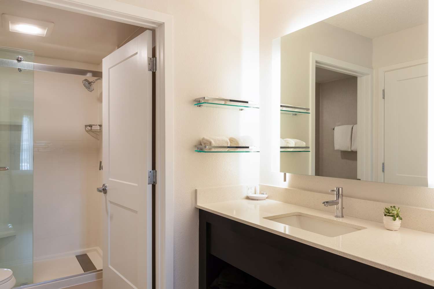 Sonesta ES Suites Parsippany Morris Plains 53/54