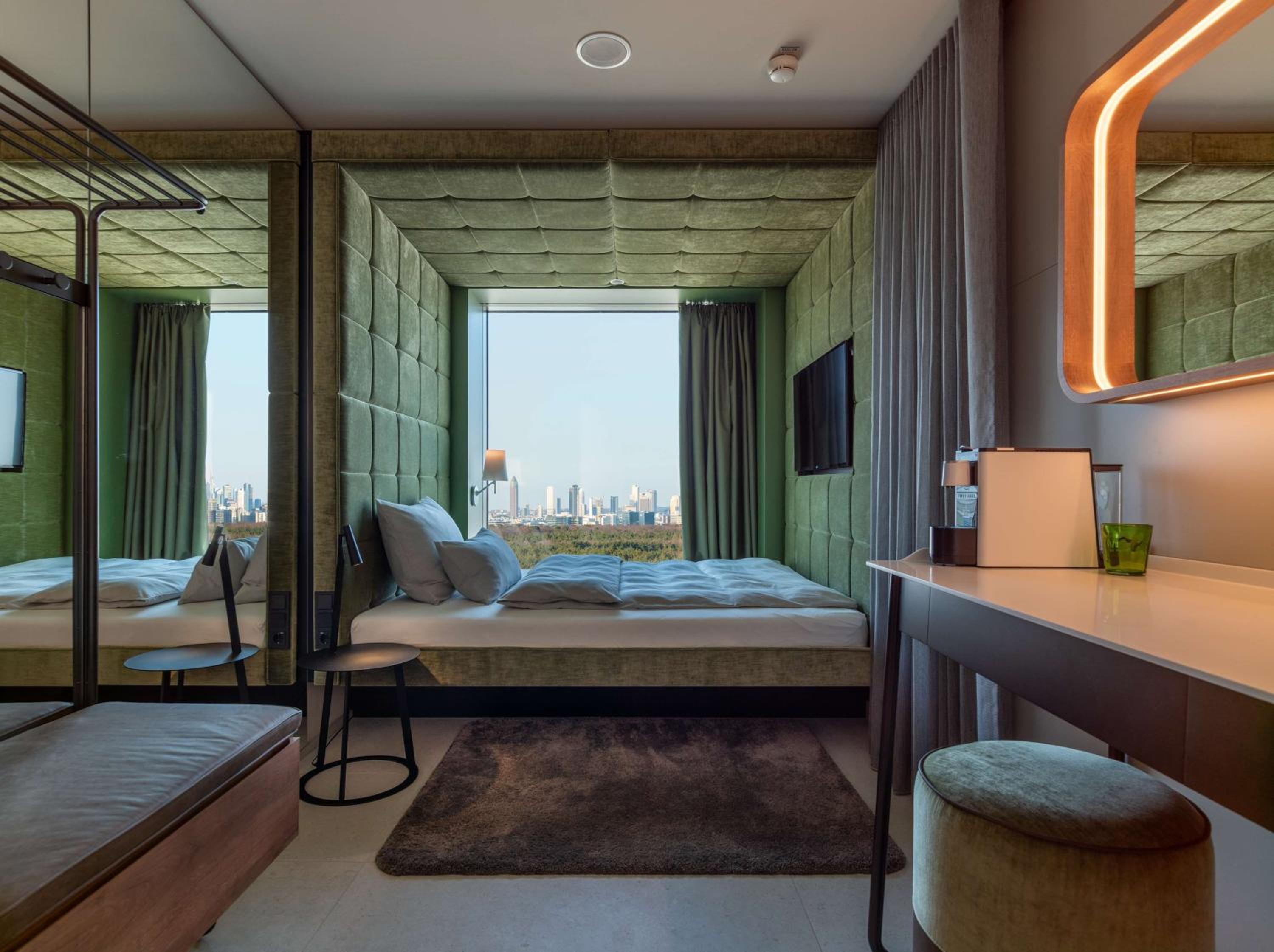 Stardard, Queen Bed, High Floor