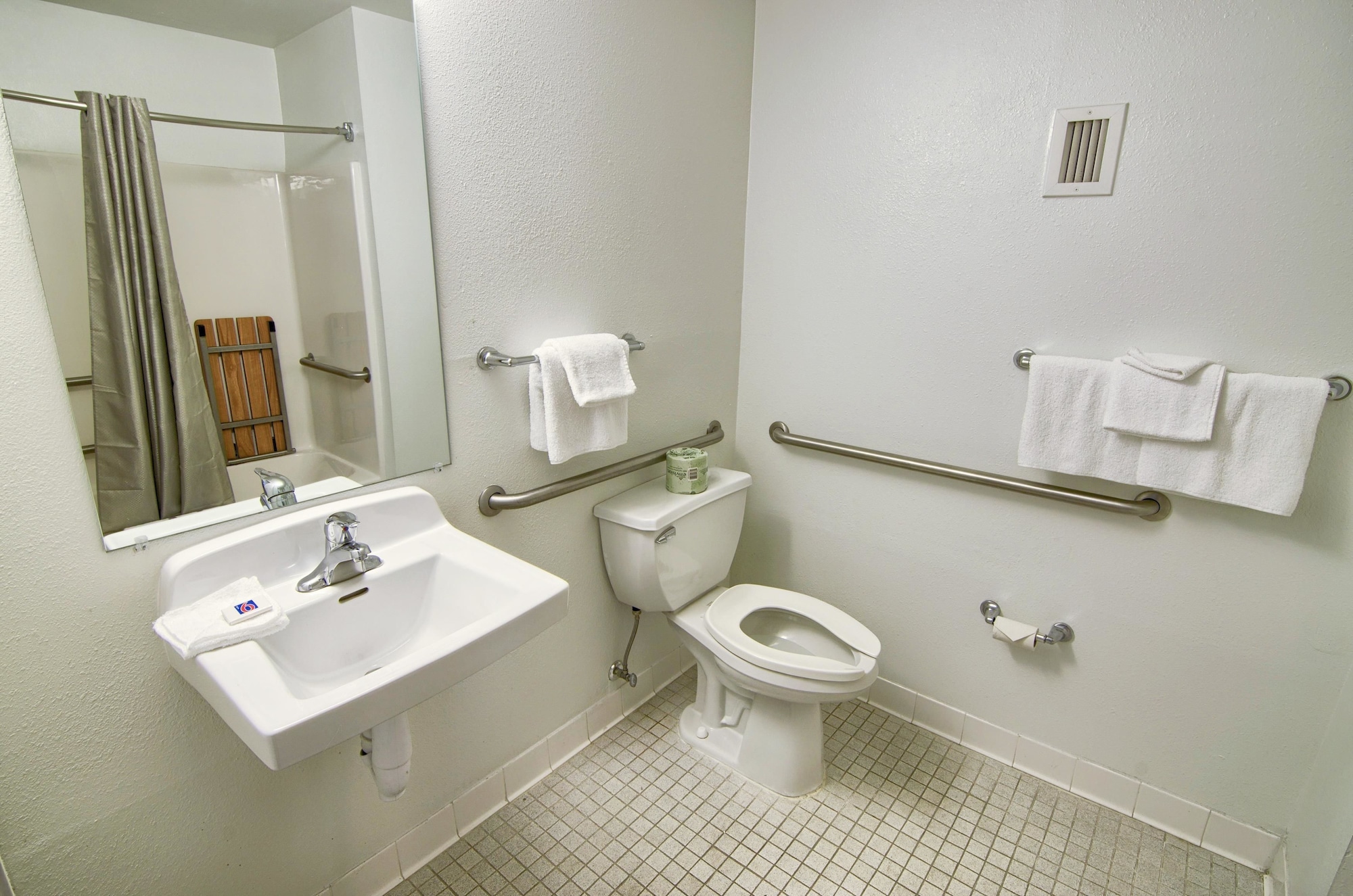 غرفة ديلوكس بسرير كوين، Motel6 Portsmouth, NH 8/10