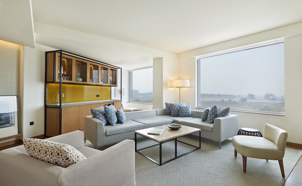 Andaz Delhi, by Hyatt 58/82